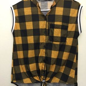 Gifted w purchase.  Sale❣️ 3/$12.  Lot of 2 Junior shirts 👚